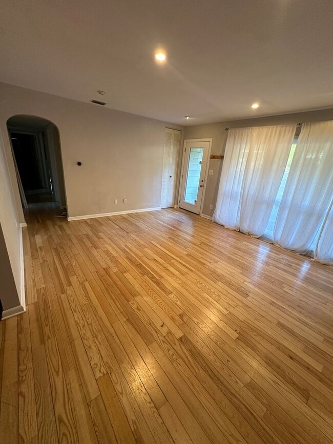 Building Photo - 4 bedroom, 2 bathroom house by TMH! Available now!