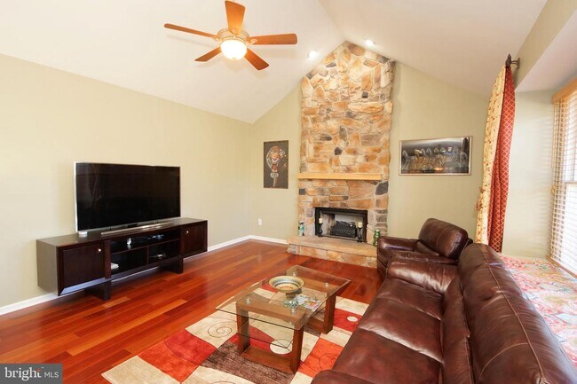 Building Photo - 43 Pickering Dr