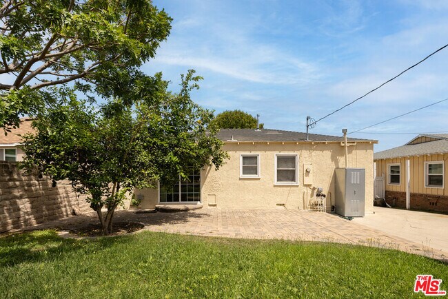 Building Photo - 8333 Airlane Ave