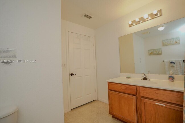 Building Photo - 2270 San Vital Dr