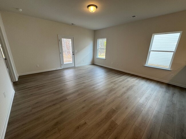 Building Photo - New 3/2.5 House in Armuchee- $1,995