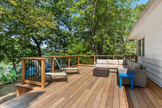 Building Photo - 1345 Long Creek Dr