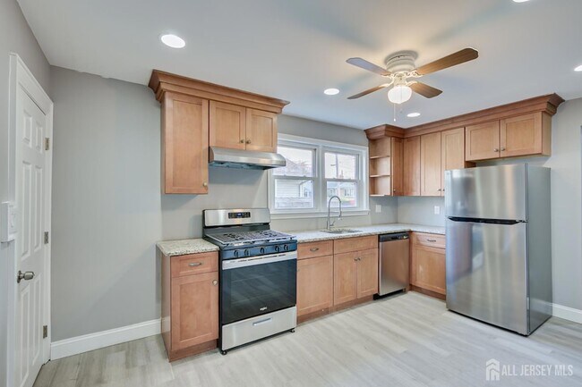 Building Photo - 36 2nd Ave