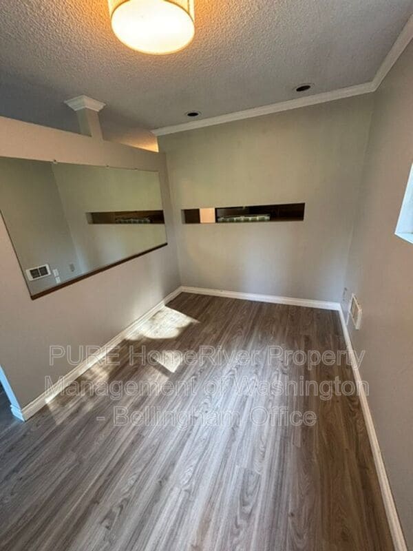 Building Photo - 2 Marigold Dr