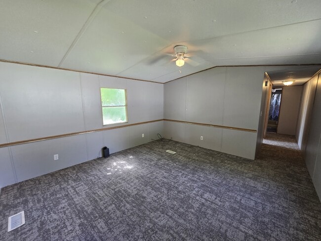 Building Photo - 700 W Ridgeway Ave