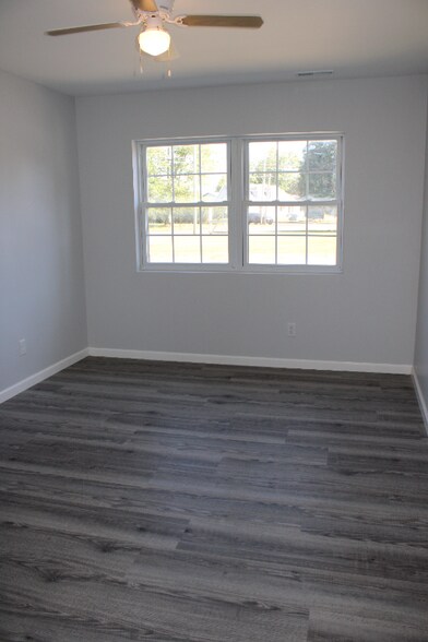Building Photo - 1613 S Green River Rd