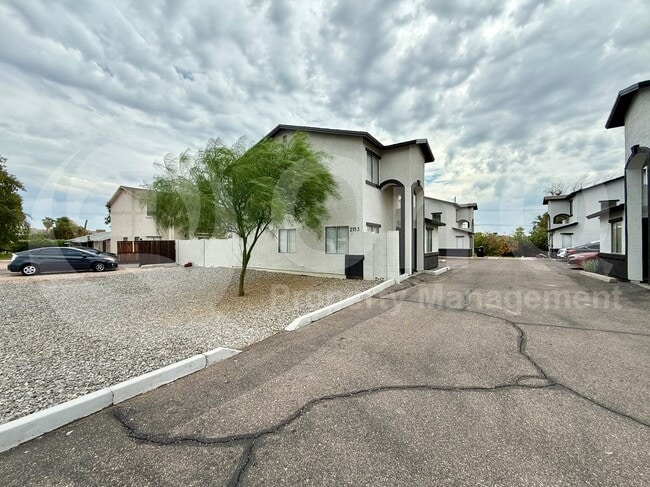 Building Photo - 2153 W Morten Ave