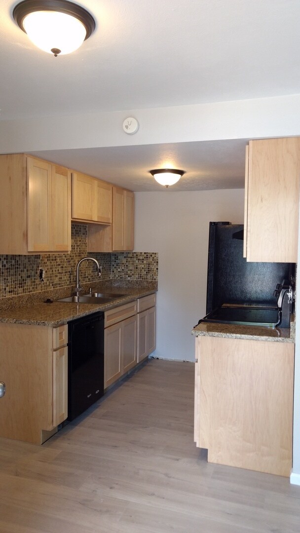 Building Photo - 3 Bed 2 Bath Townhome in Lafayette. NEW PAINT, REMODELLED BATH.