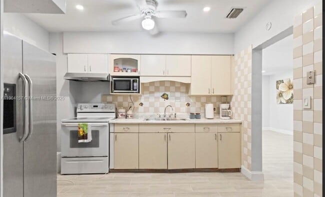 Building Photo - 18830 NW 7th Ave