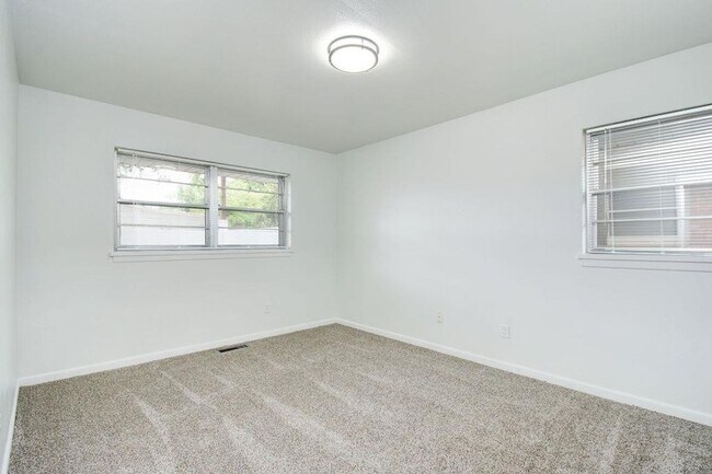 Building Photo - AVAILABLE FOR PRE-LEASE - Modern & Charming 3 Bedroom