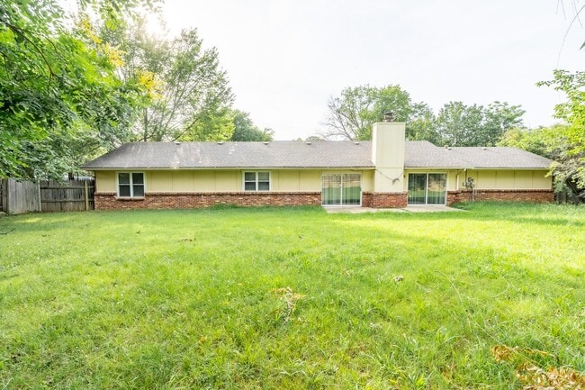 Building Photo - 4 Bed / 2 Bath In South Tulsa!