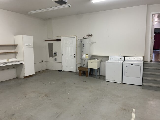 Building Photo - 348 Cockle St SW