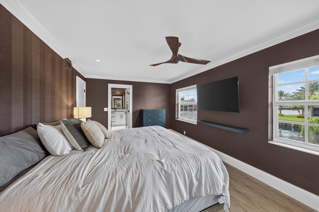 Building Photo - 6515 Bay Club Dr