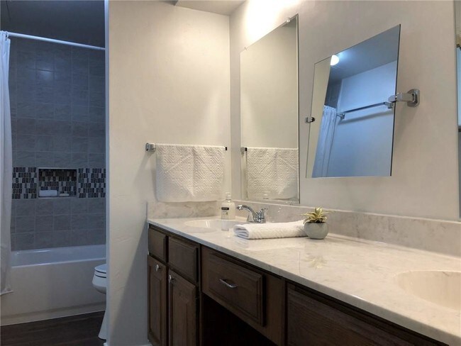 Building Photo - 2730 Silver Creek Dr