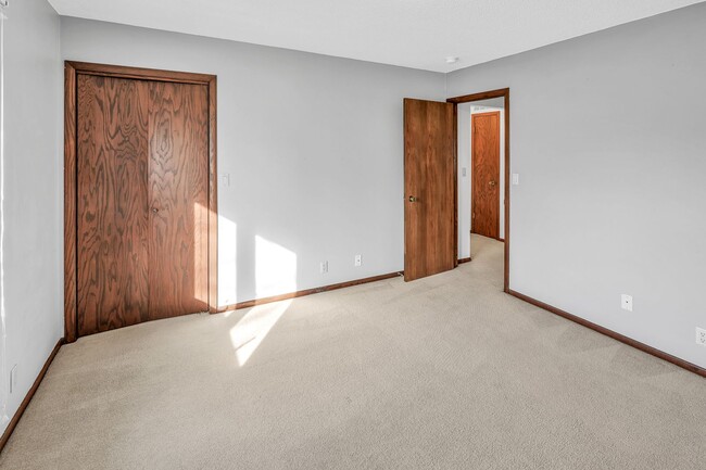 Building Photo - Rent: Maintenance Free Living in a Great L...