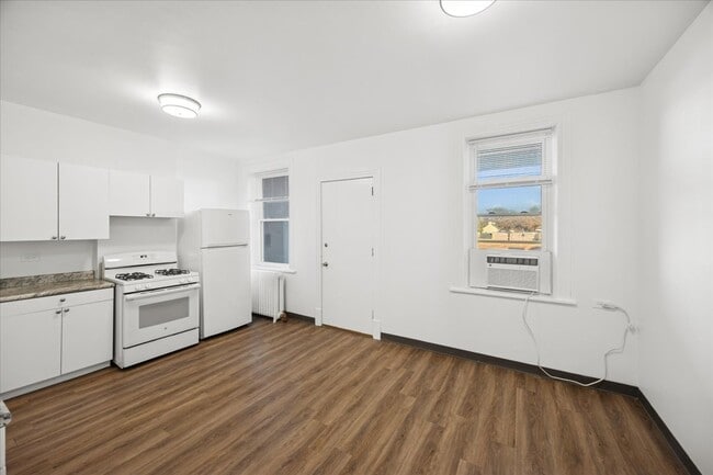 Building Photo - 3 E Quincy St