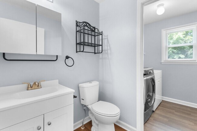 Building Photo - Newly renovated three bedroom home for ren...