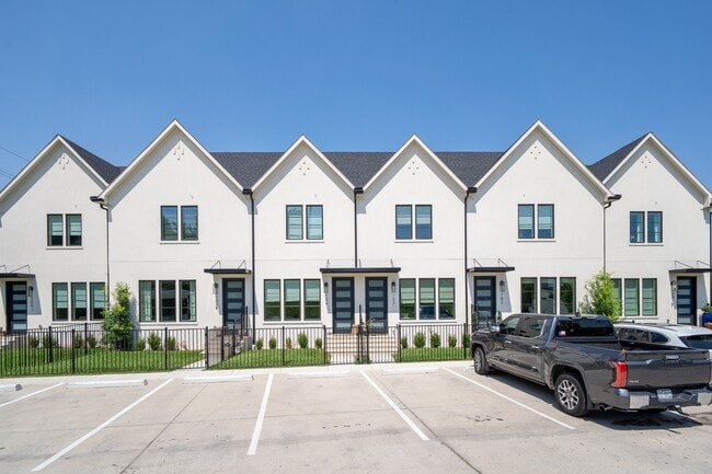 Building Photo - 7207 Gaston Ave