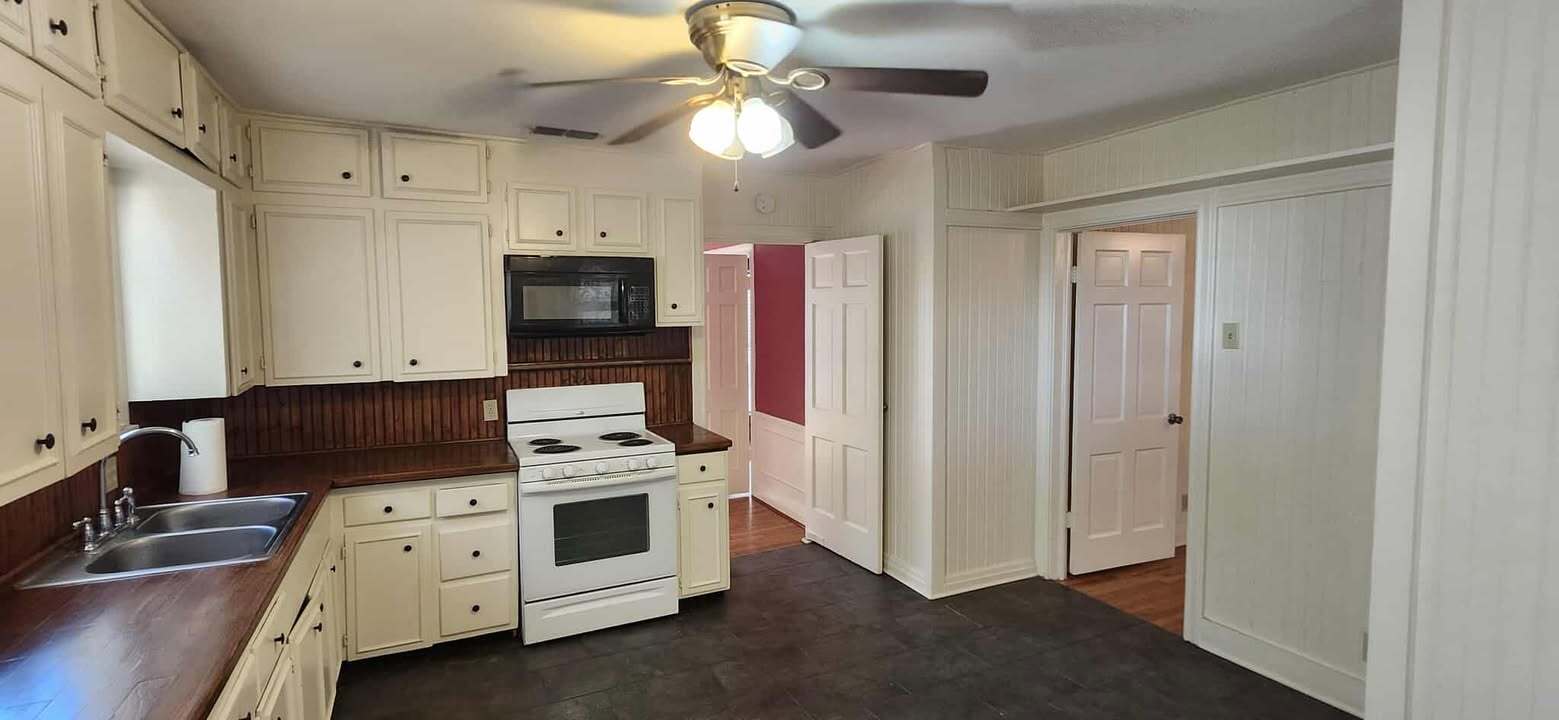 Building Photo - 409 Sunny Ln