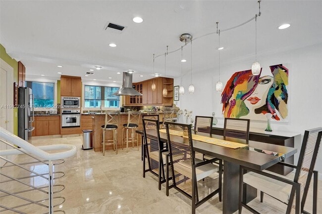 Building Photo - 3942 NE 171 St