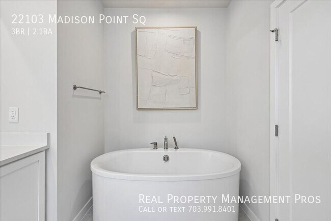 Building Photo - 22103 Madison Pt Sq