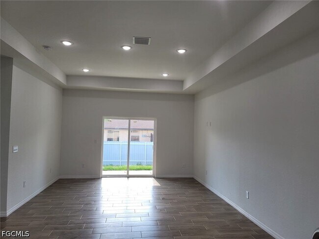 Building Photo - 684 Thomas Sherwin Ave S