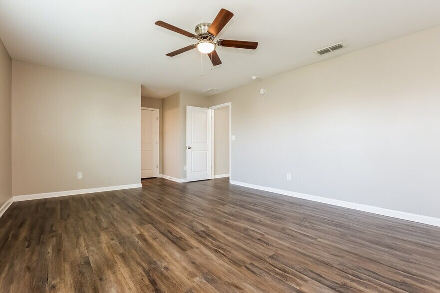 Building Photo - 3740 Place Dr