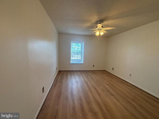 Building Photo - 3115 Patrick Henry Dr