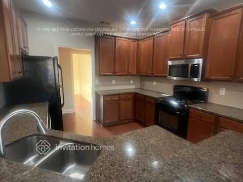 Building Photo - 427 Sweetwater Bridge Cir