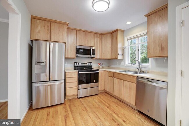 Building Photo - 9823 St Cloud Ct