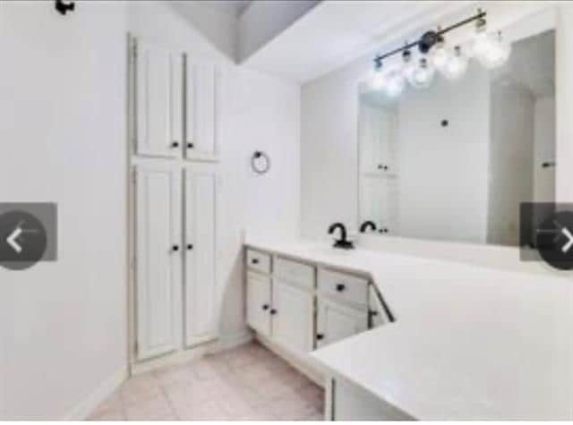 Building Photo - 625 Fiesta Cir