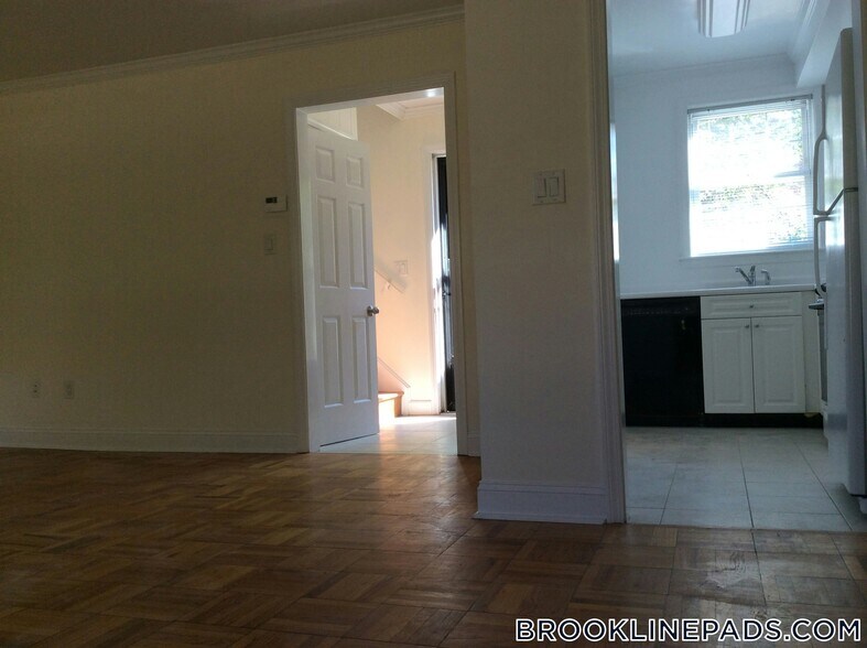 Building Photo - 117 Independence Dr