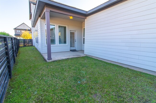 Building Photo - 18610 Parkland Square Pl