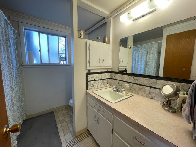 Building Photo - 1117 Remington St