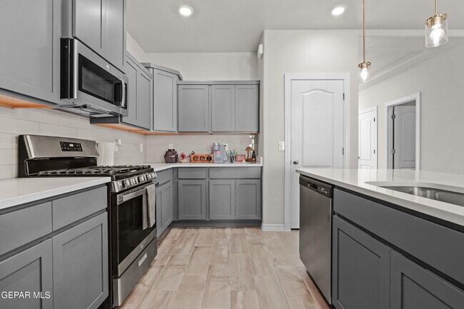 Building Photo - 7437 Schweitz Ct