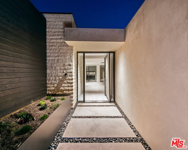 Building Photo - 1218 Coronado Dr