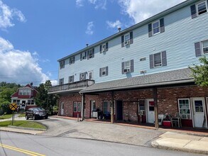 Building Photo - 12 S Main St