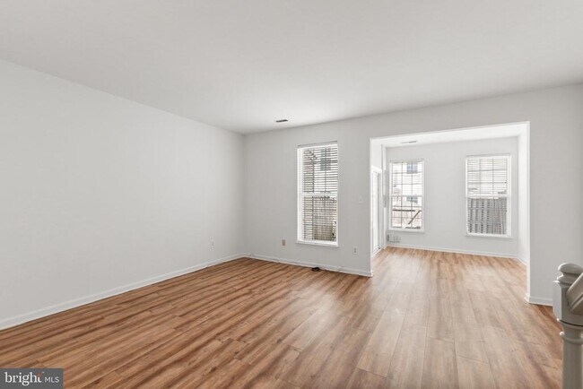 Building Photo - 2372 Woodland Pond Ln