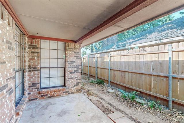 Building Photo - 1900 N Irving Heights Dr
