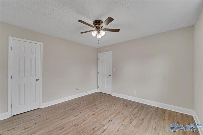 Building Photo - 117 Mandy Dr