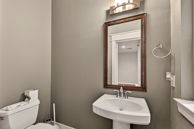 Building Photo - 1510 Crockett St