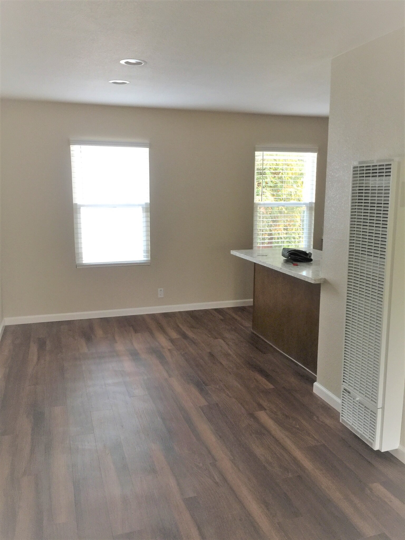 Dining room/bar - 1001 Murrieta Blvd