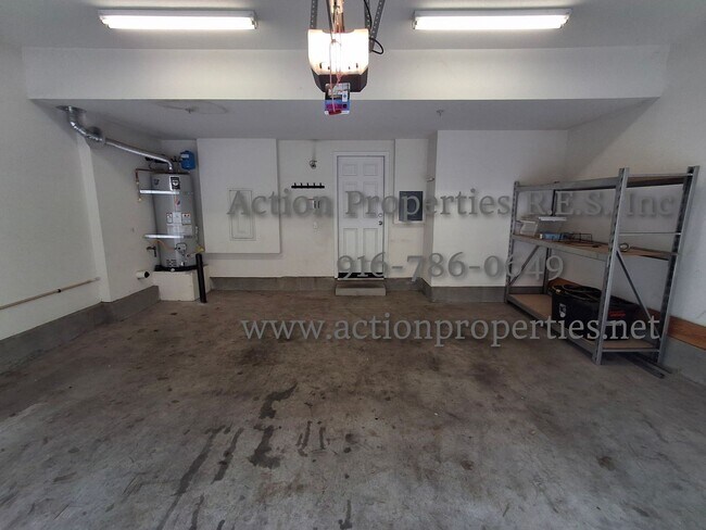 Building Photo - Stunning Townhome.  - 2 Stories - 3 Bed, 2.5 Bath, 2 Car Garage - Nearby Trails!