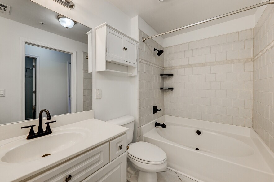 Building Photo - 3334 Peachtree Rd NE