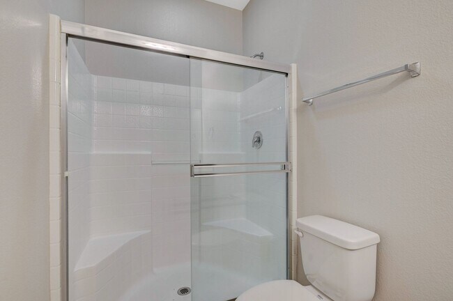 Building Photo - Beautiful DR Horton Home in Centennial Hil...