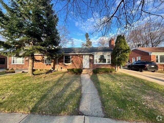 Front - 9918 Shadyside St