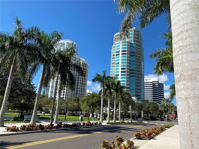 Building Photo - 7200 Sunshine Skyway Ln S