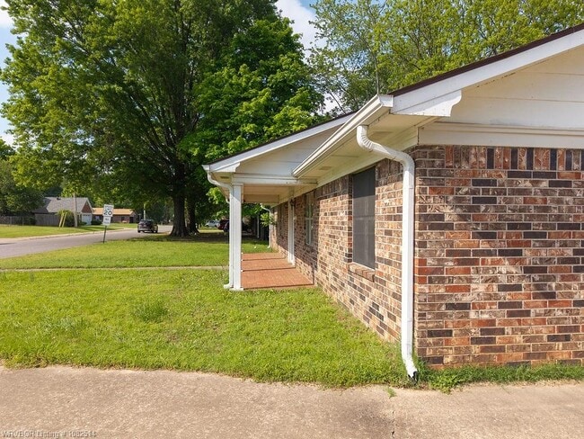 Building Photo - 100 Meadow Pl