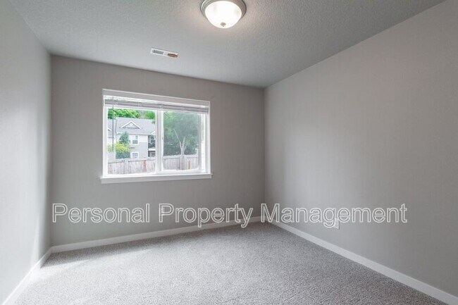 Building Photo - 4803 NE 37th Ct