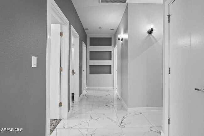 Building Photo - 11492 Summer Dr